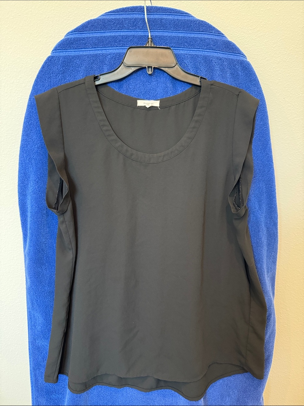 Pleione Black Cap-Sleeve Scoop Neck Blouse